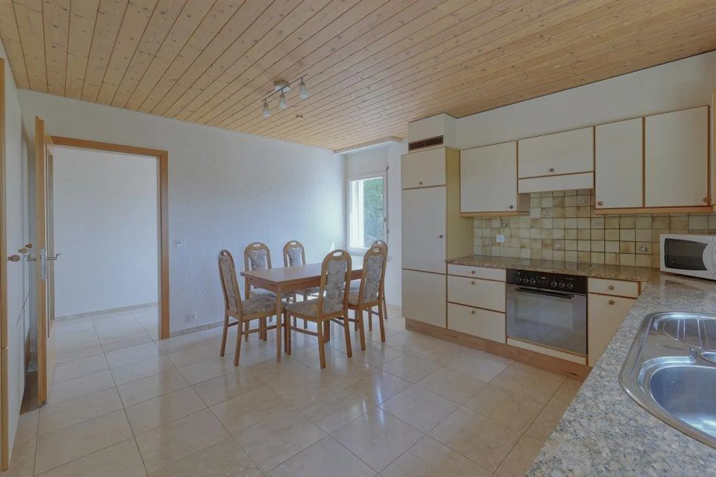 Beaucoup d'espace, beaucoup de potentiel - Maison individuelle de 9½ pièces dans un endroit calme à Bolligen - Photo 5 sur 13