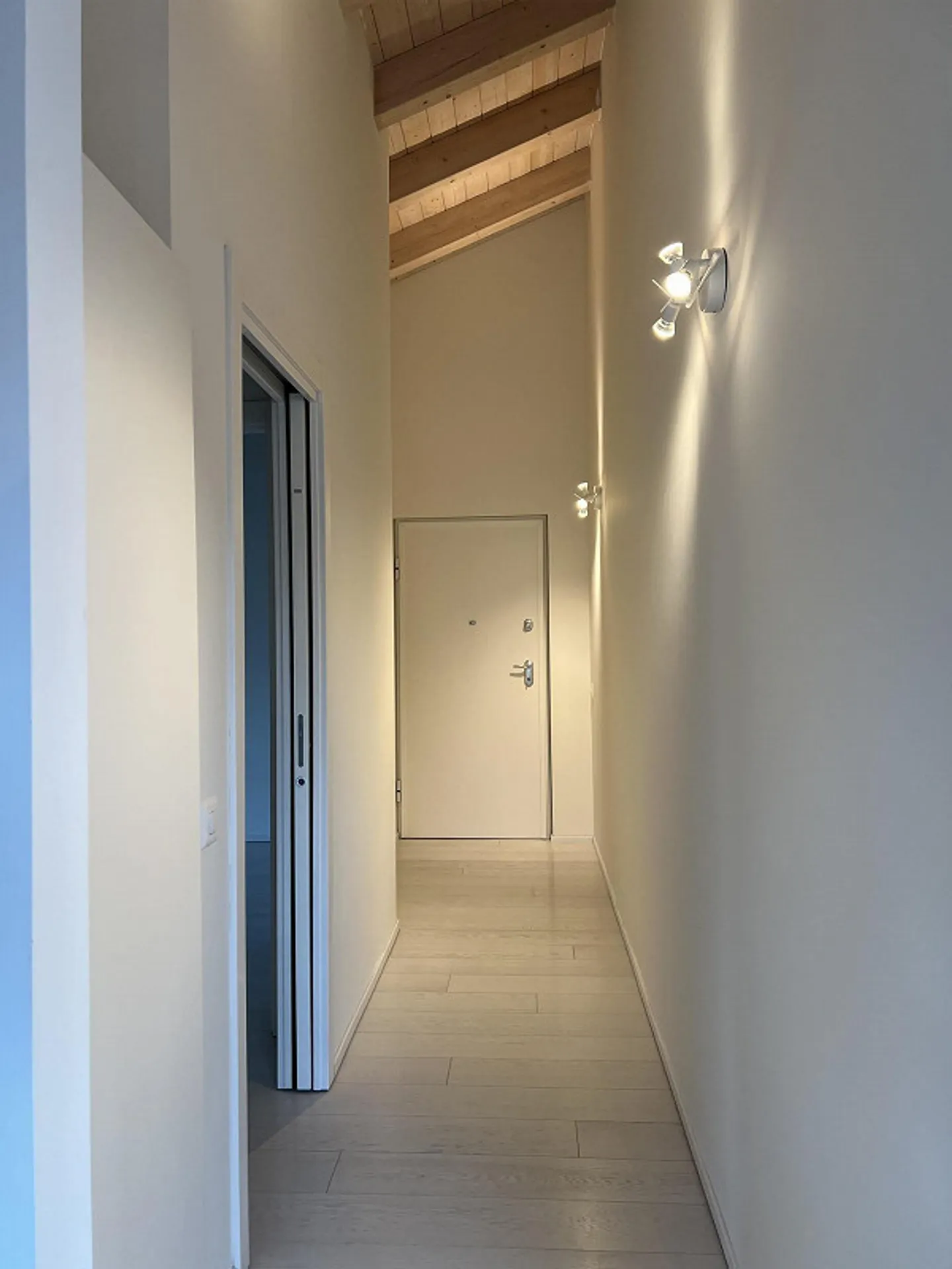 Penthouse moderne avec toit à vue à Cadro - Photo 15 sur 15