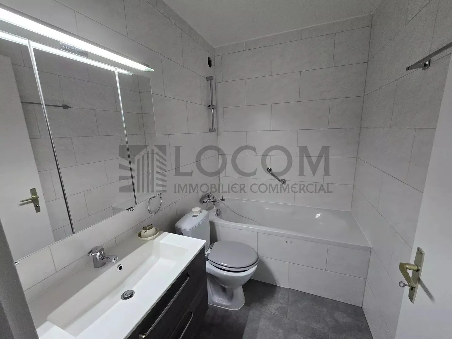 Geräumige Wohnung mit Balkonen - Foto 9 von 12