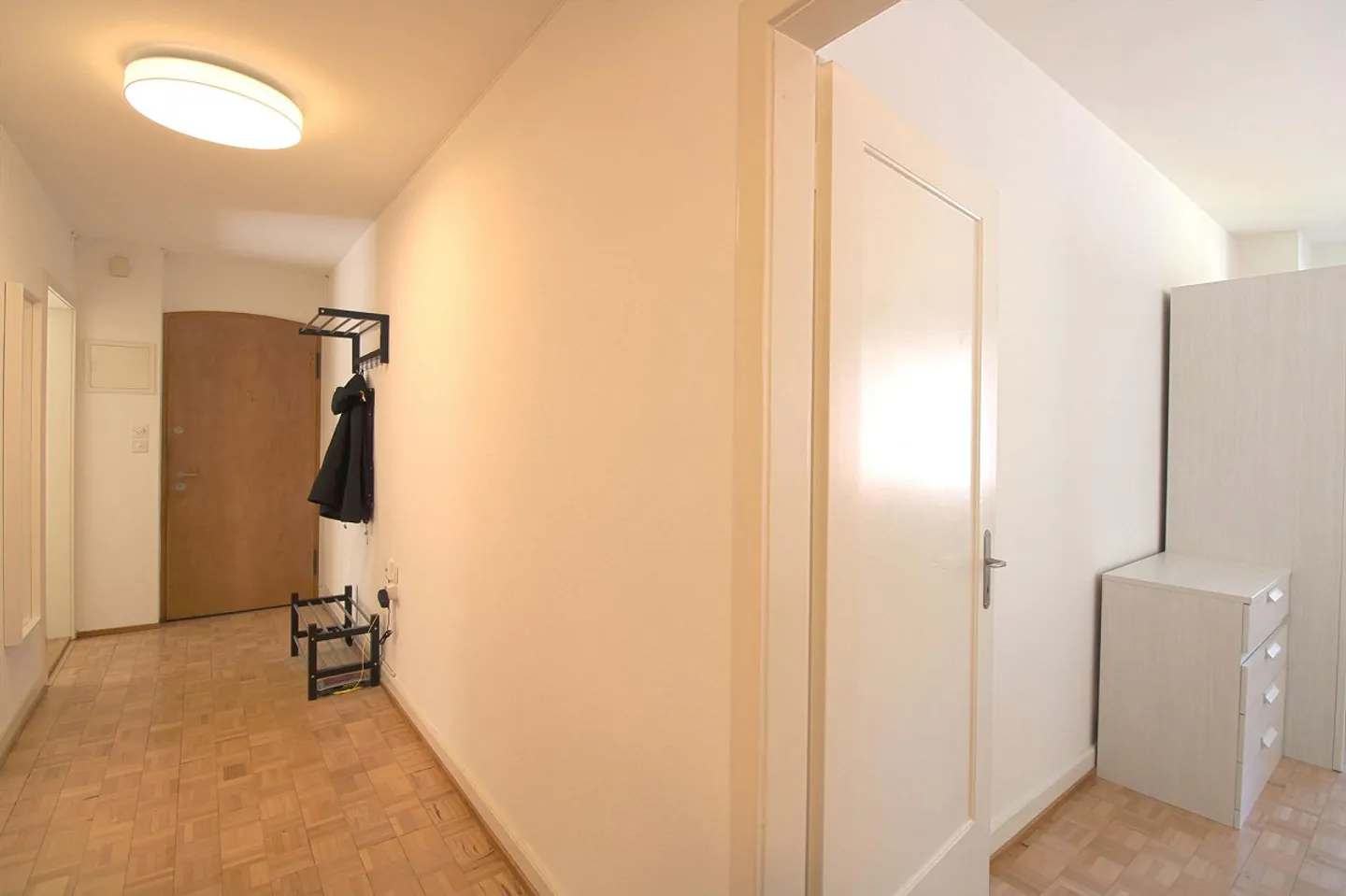 Furnished room in modernised apartment in a top location - Photo 5 of 10