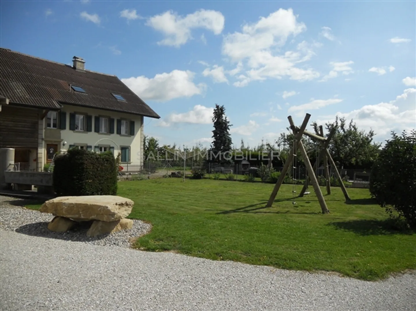 Charming 71/2 Room Duplex - Photo 2 of 16