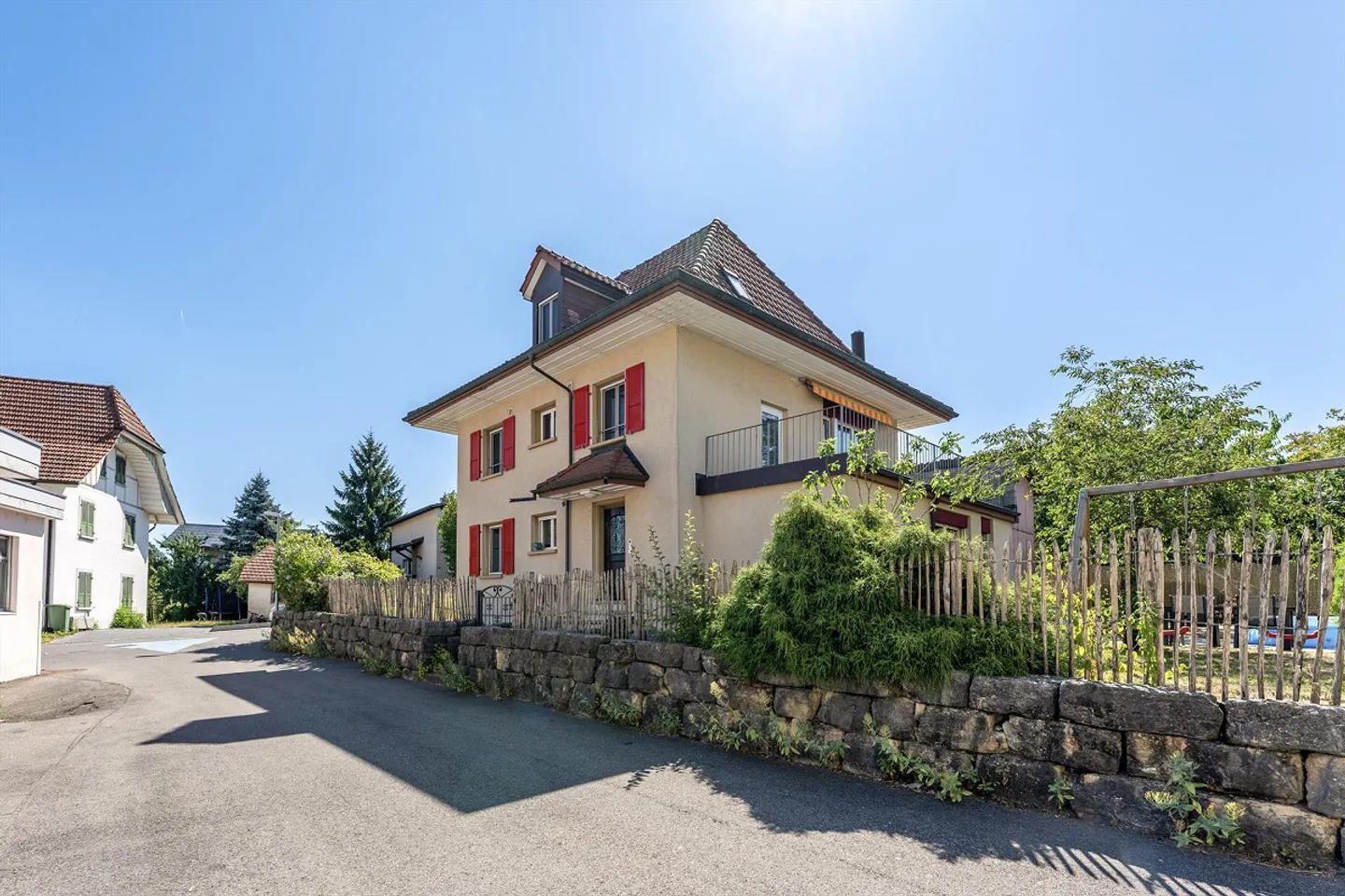 7½-Room Single-Family House with Plenty of Space in a Central Location in Busswil - Photo 1 of 23