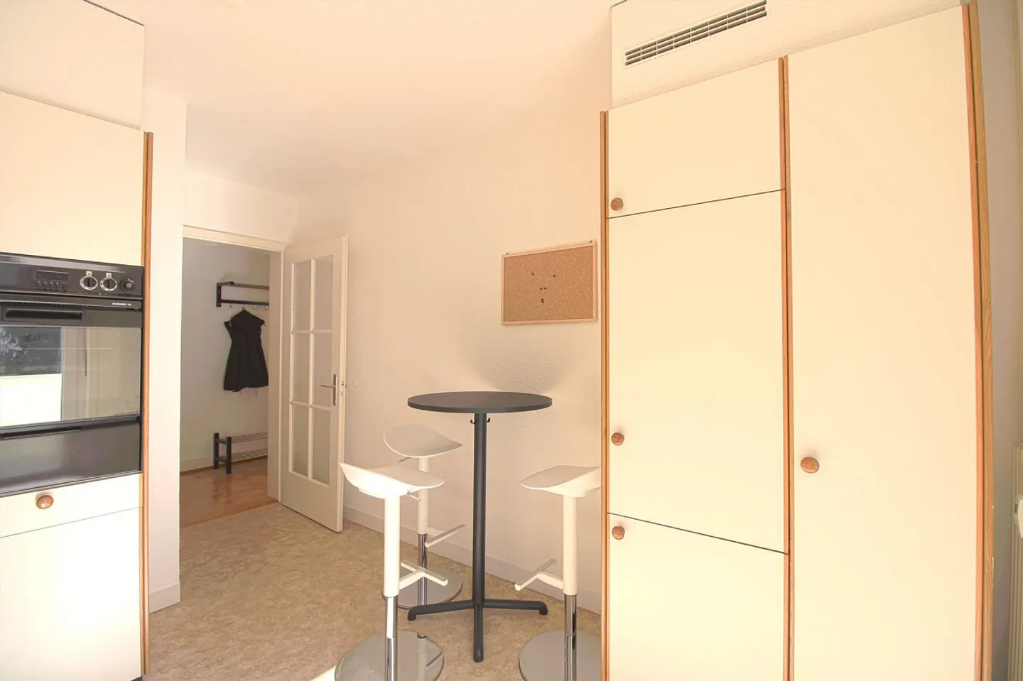 Furnished room in modernised apartment in a top location - Photo 7 of 10