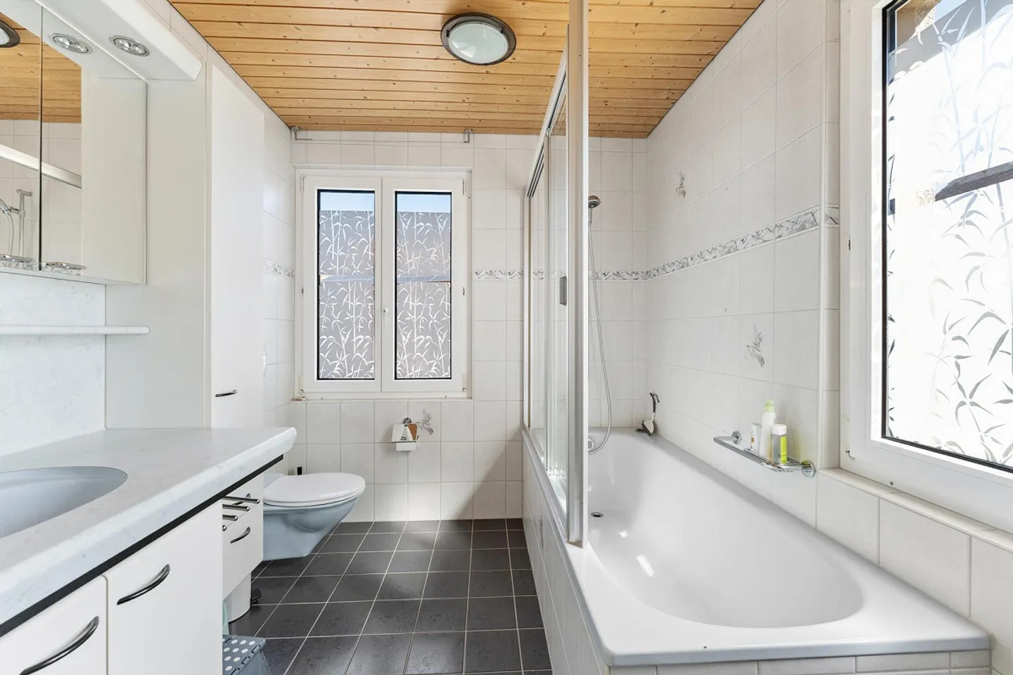 7½-Room Single-Family House with Plenty of Space in a Central Location in Busswil - Photo 4 of 23
