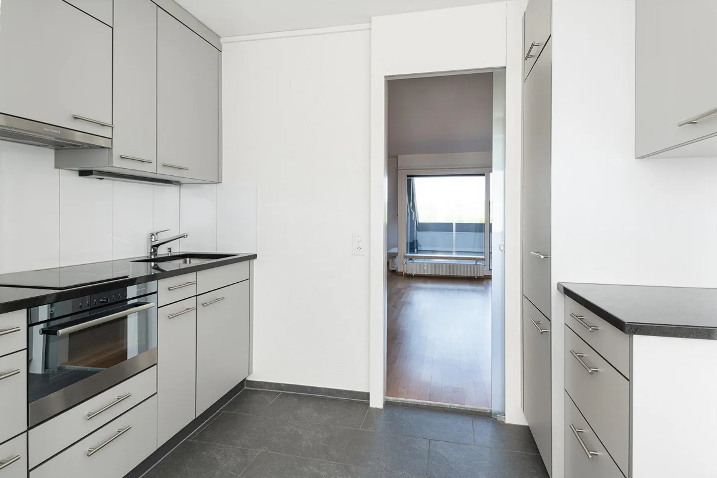 Moderne Dachwohnung mit Terrasse - Foto 4 von 11