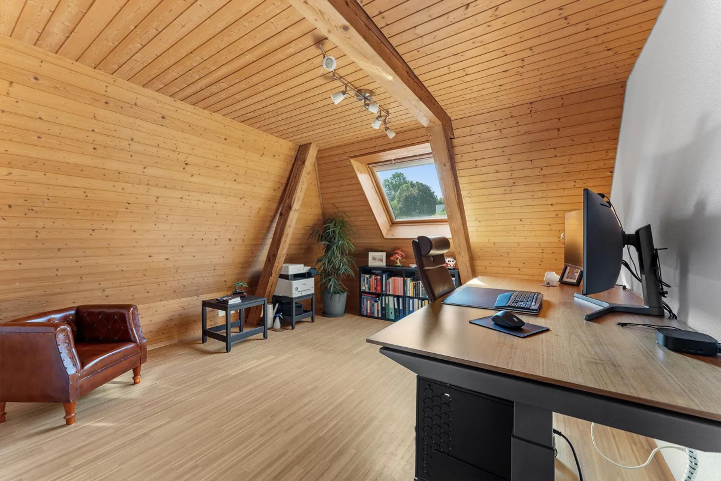 7½-Room Single-Family House with Plenty of Space in a Central Location in Busswil - Photo 15 of 23