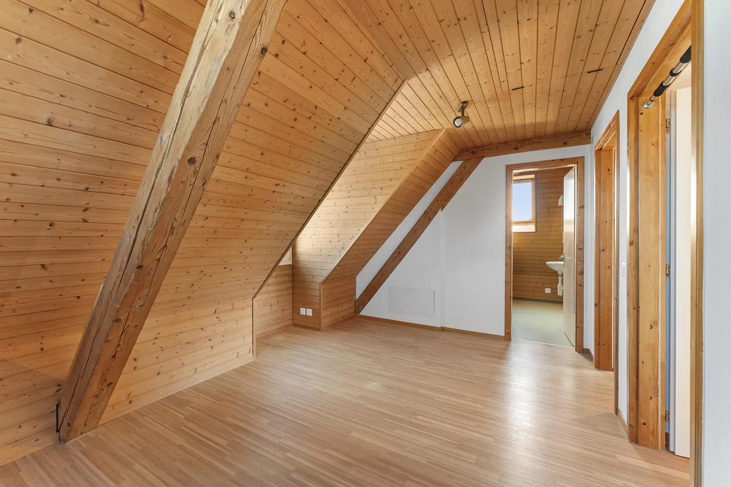 7½-Room Single-Family House with Plenty of Space in a Central Location in Busswil - Photo 16 of 23