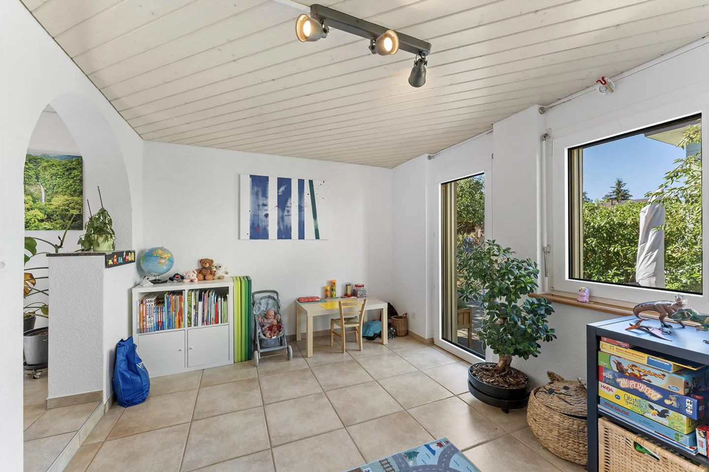 7½-Room Single-Family House with Plenty of Space in a Central Location in Busswil - Photo 8 of 23