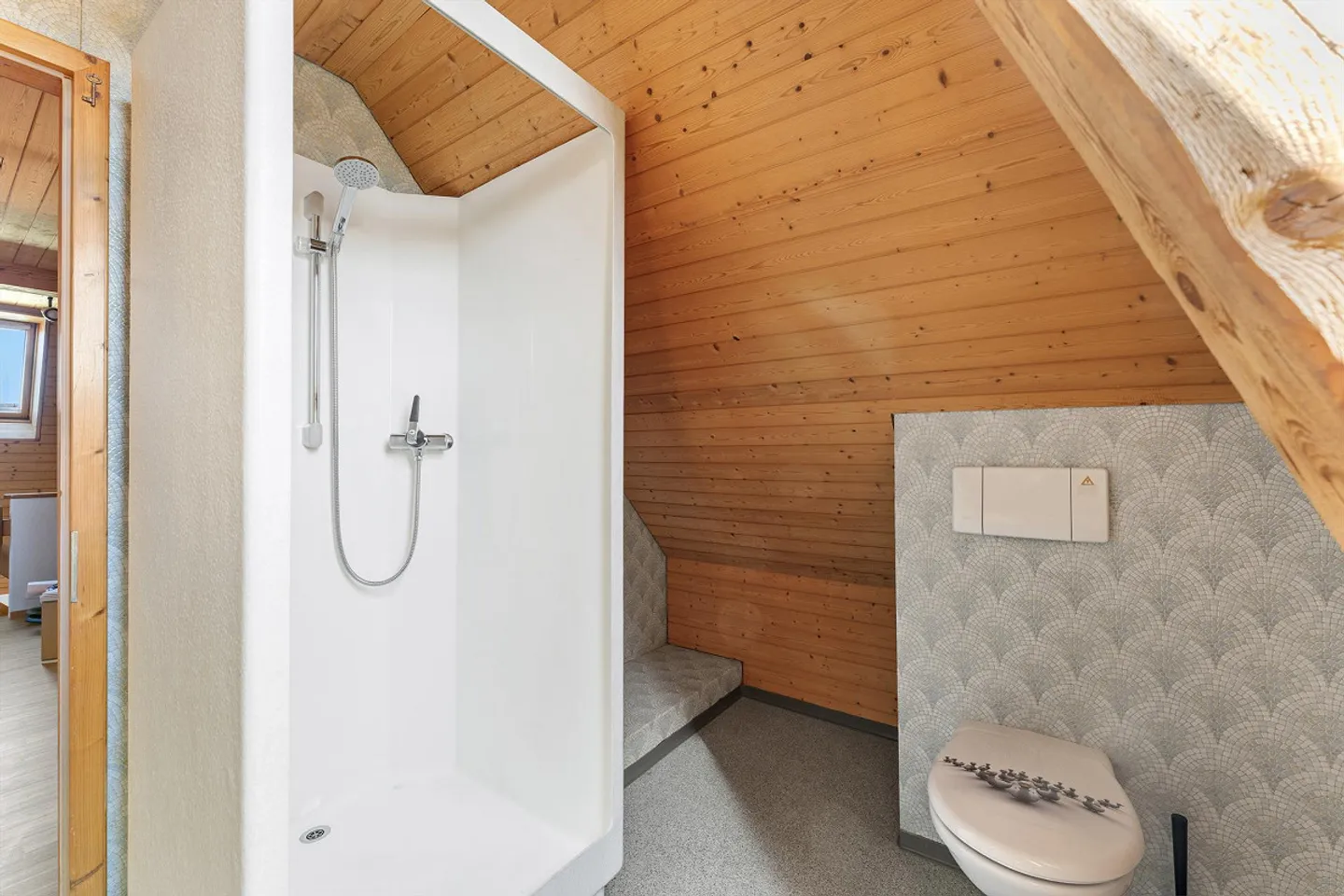 7½-Room Single-Family House with Plenty of Space in a Central Location in Busswil - Photo 13 of 23