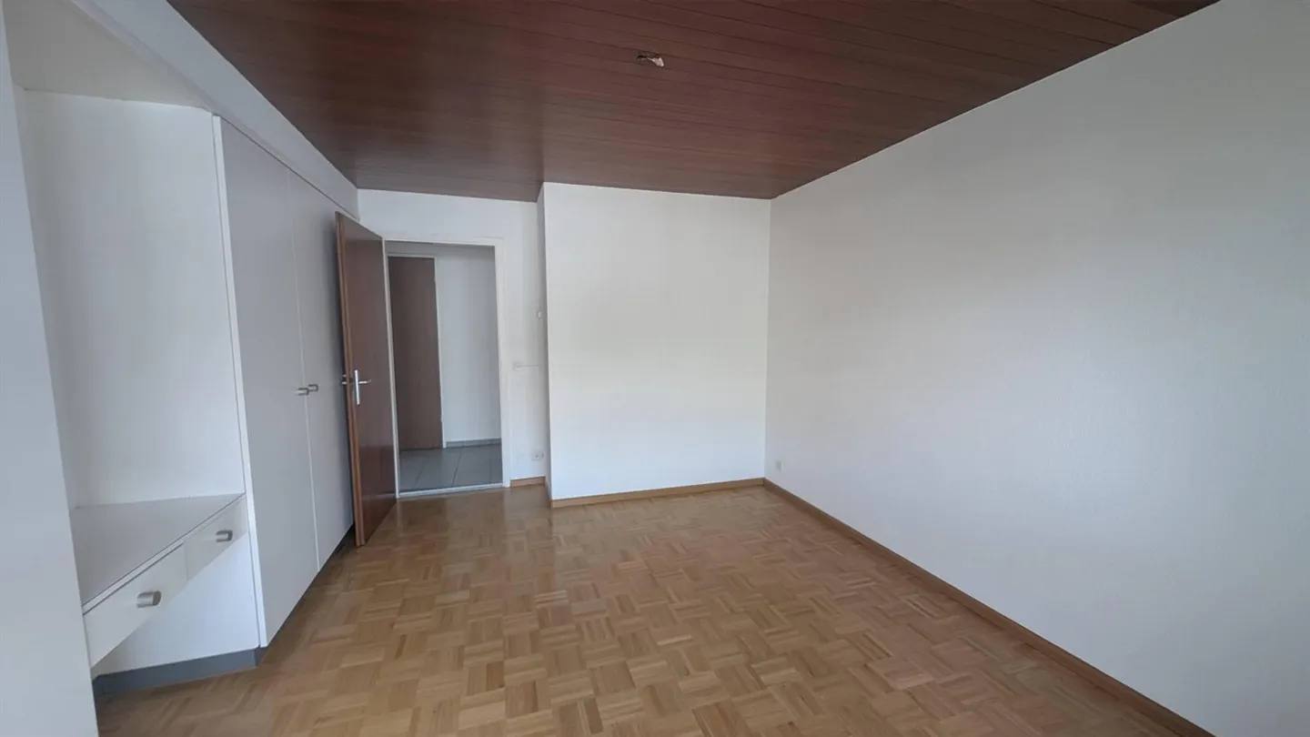 Appartement sous les combles charmant avec cheminée et balcon vitré - Photo 4 sur 7