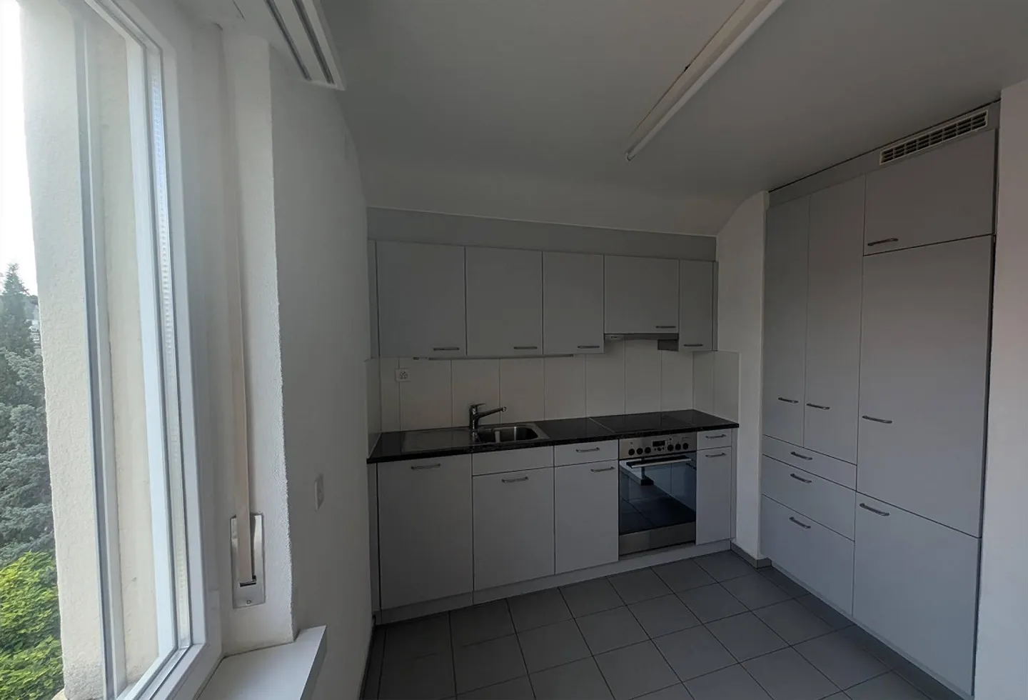 Appartement sous les combles charmant avec cheminée et balcon vitré - Photo 5 sur 7