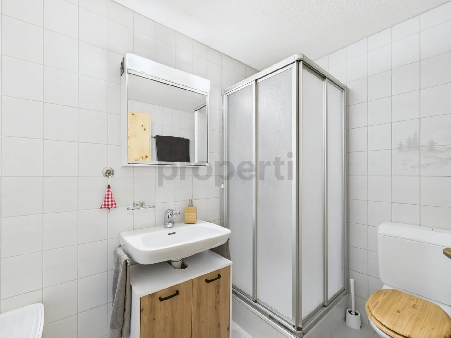 Tradition trifft Komfort: 2.5 Zimmer Zweitwohnung in Nufenen  naturverbunden und doch modern - Photo 9 sur 11