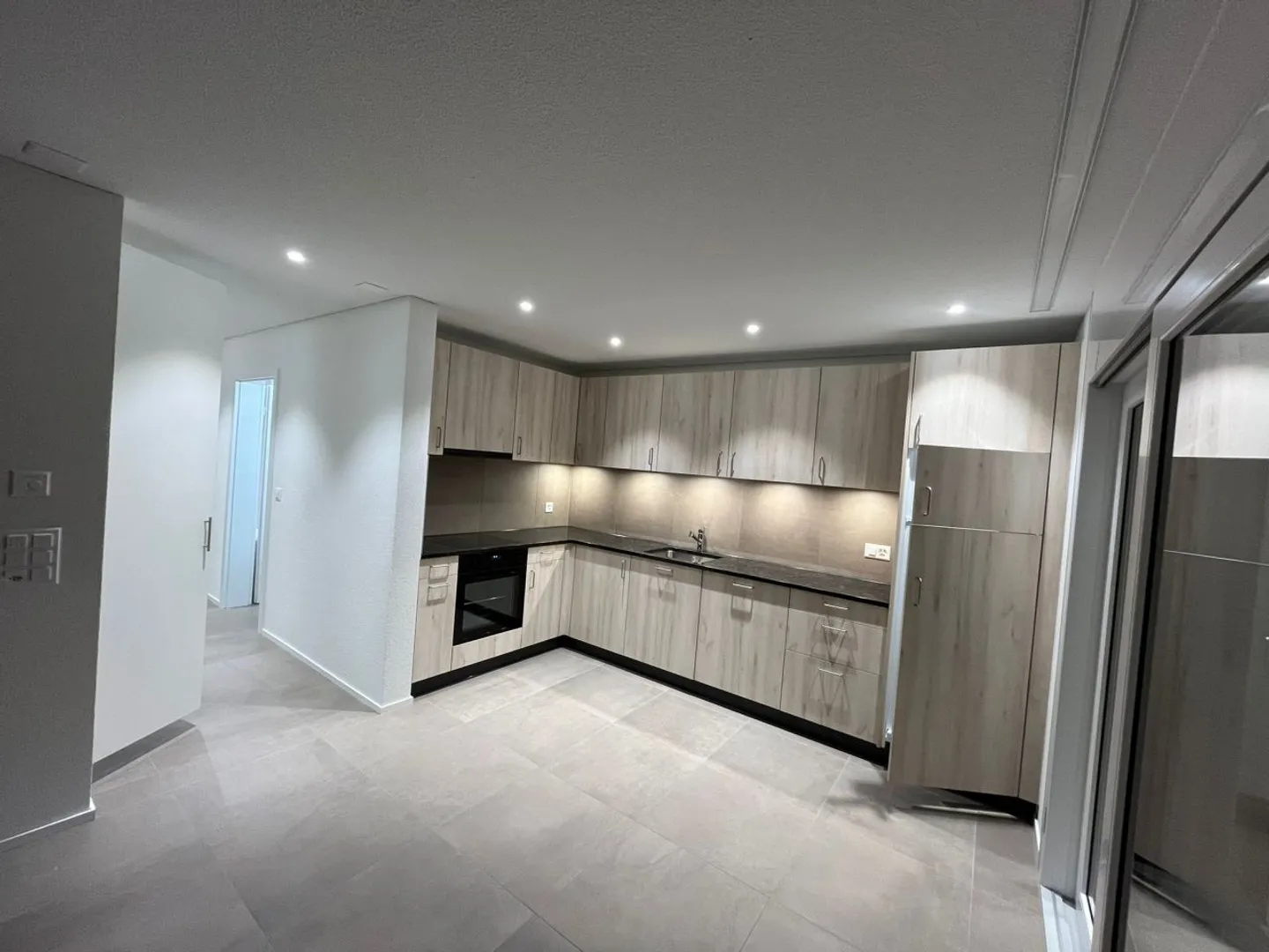 Zu vermieten - Neuwertiges 3.5-Zimmer-Apartment mit Garten in Avenches - Foto 1 di 13