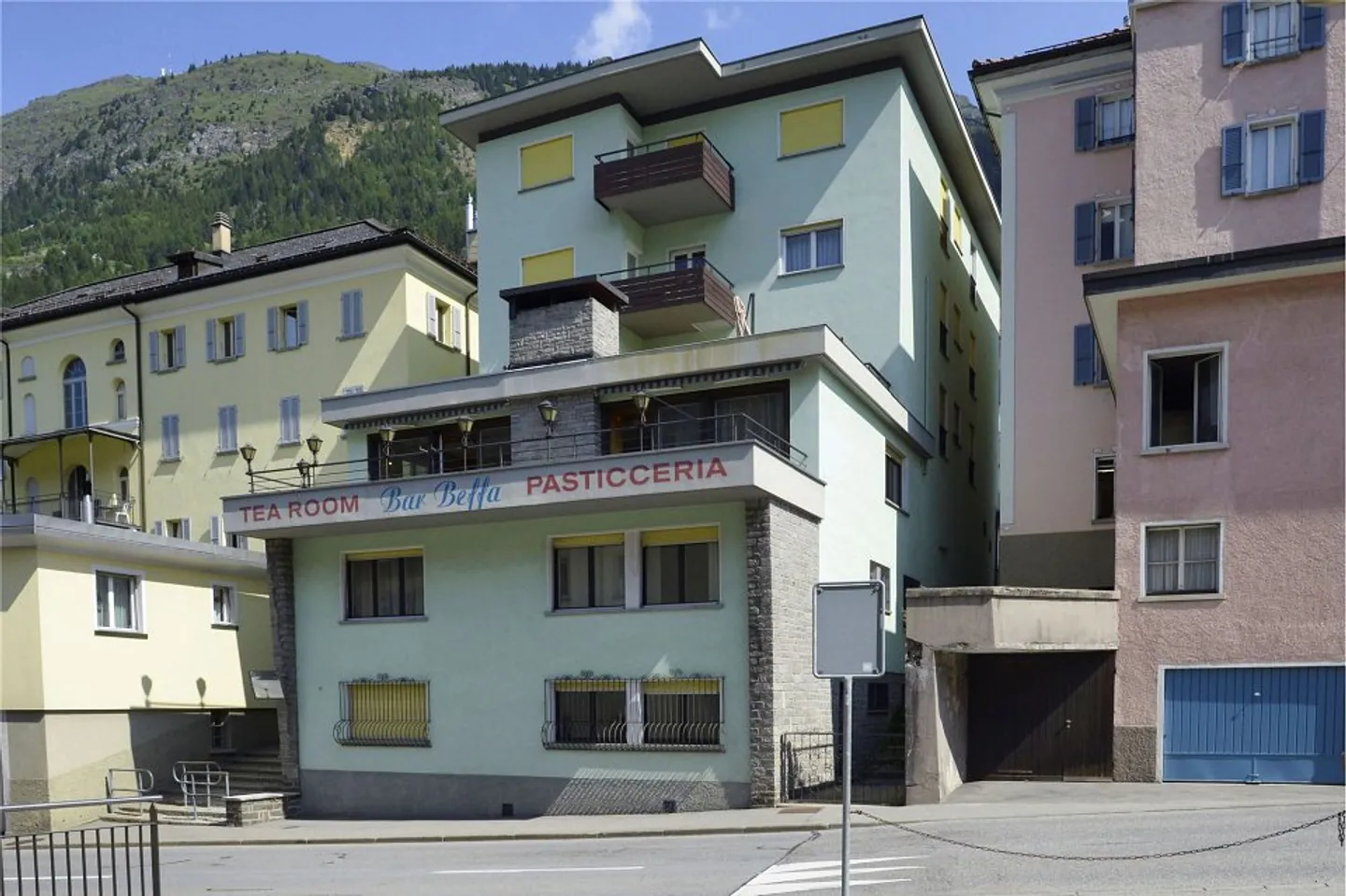 Pâtisserie, laboratoire et 4 appartements - Photo 3 sur 14