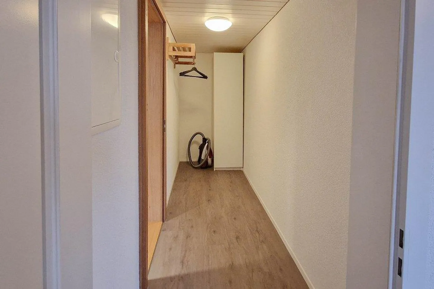 Cozy 2.5 Room Apartment in the Old Village Center - Photo 9 of 11