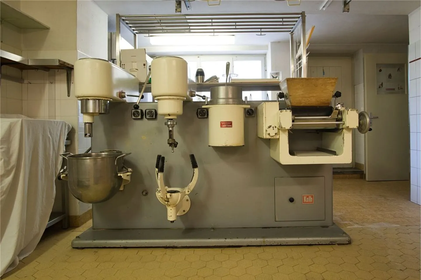 Pâtisserie, laboratoire et 4 appartements - Photo 12 sur 14