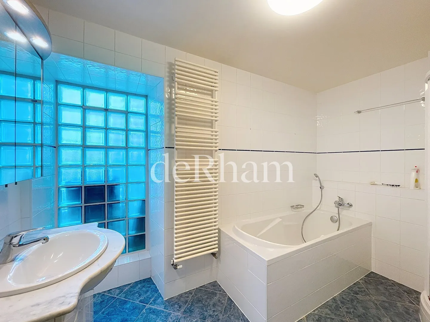 Wunderschöne 4.5 im Erdgeschoss mit privater Terrasse - Foto 5 von 13