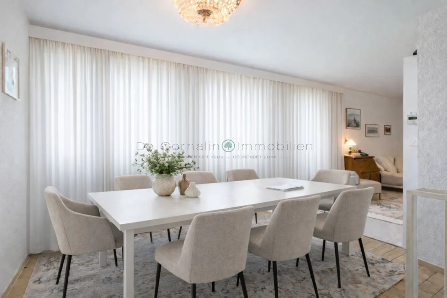 Charming Family Townhouse - Photo 2 of 13