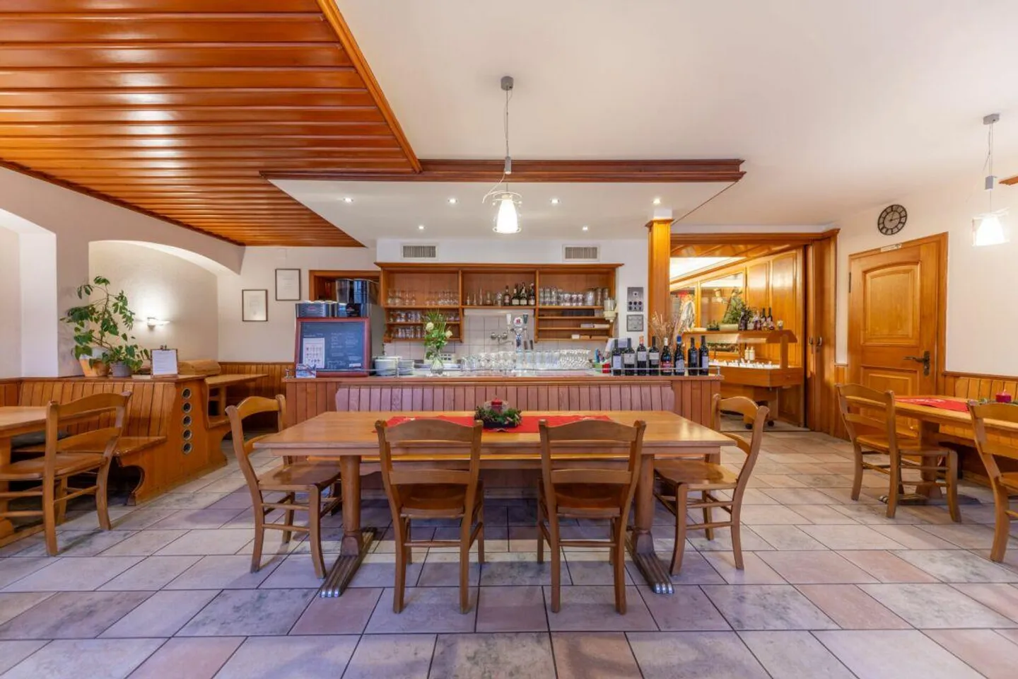 La tradizione incontra il futuro: il ristorante Rebstock aspetta la tua visione - Foto 4 di 30