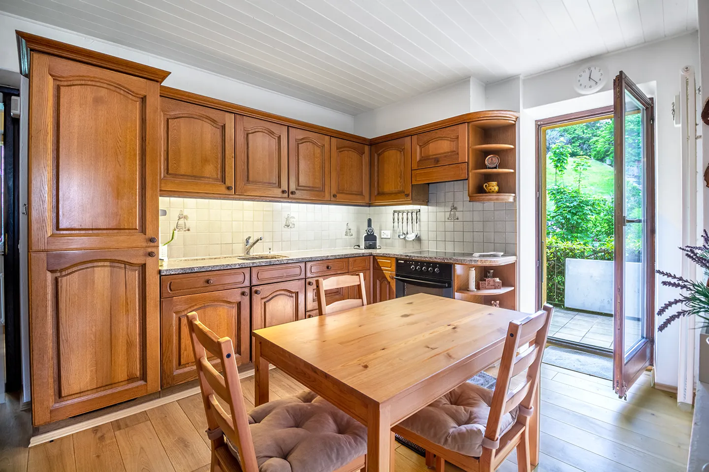 Maison avec deux appartements et belle terrasse - Photo 3 sur 8