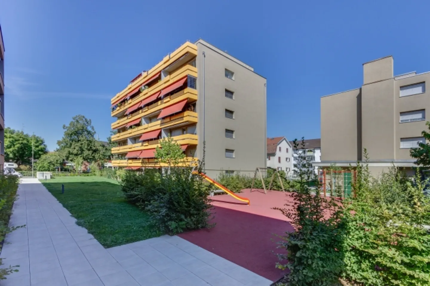 Vie moderne dans une propriété populaire - Photo 1 sur 11
