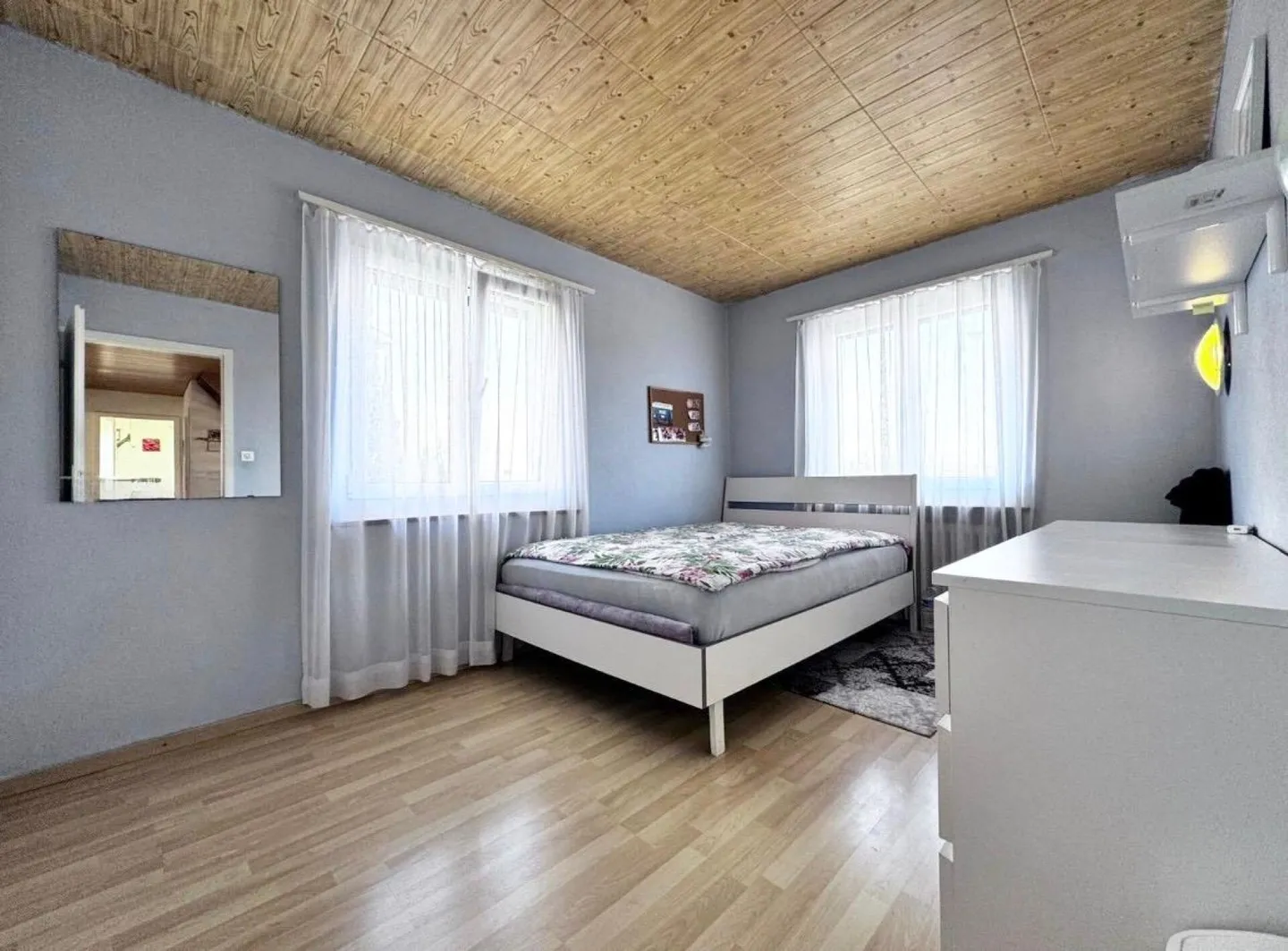 Maison individuelle de 4,5 pièces avec terrain de 580 m², garage et beaucoup de potentiel - Photo 5 sur 24