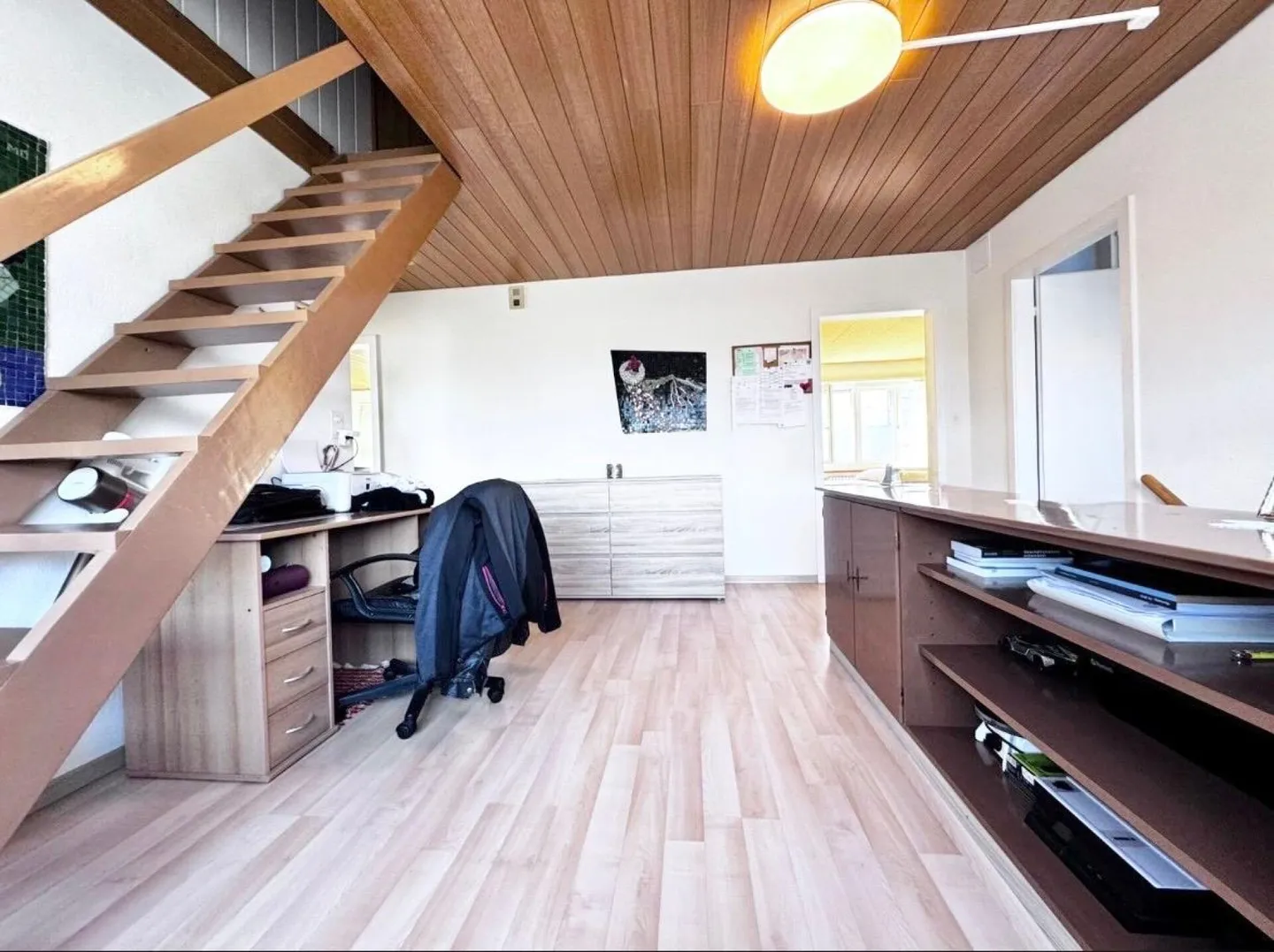 Maison individuelle de 4,5 pièces avec terrain de 580 m², garage et beaucoup de potentiel - Photo 10 sur 24
