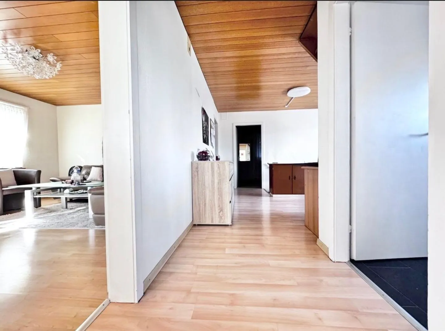 Maison individuelle de 4,5 pièces avec terrain de 580 m², garage et beaucoup de potentiel - Photo 11 sur 24