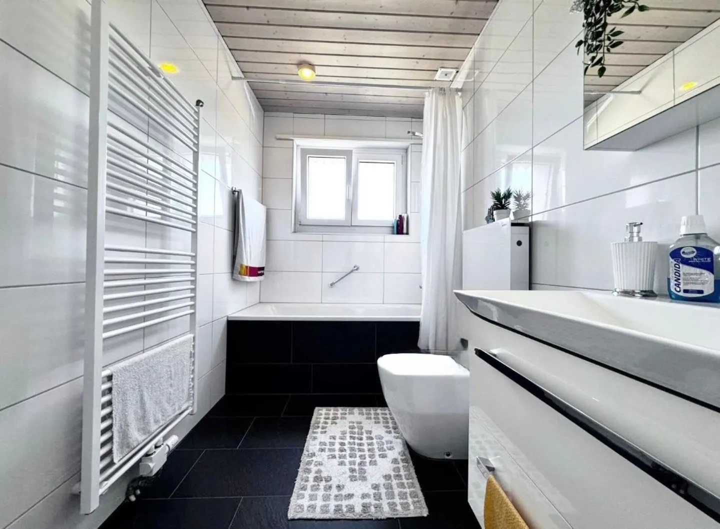Maison individuelle de 4,5 pièces avec terrain de 580 m², garage et beaucoup de potentiel - Photo 14 sur 24
