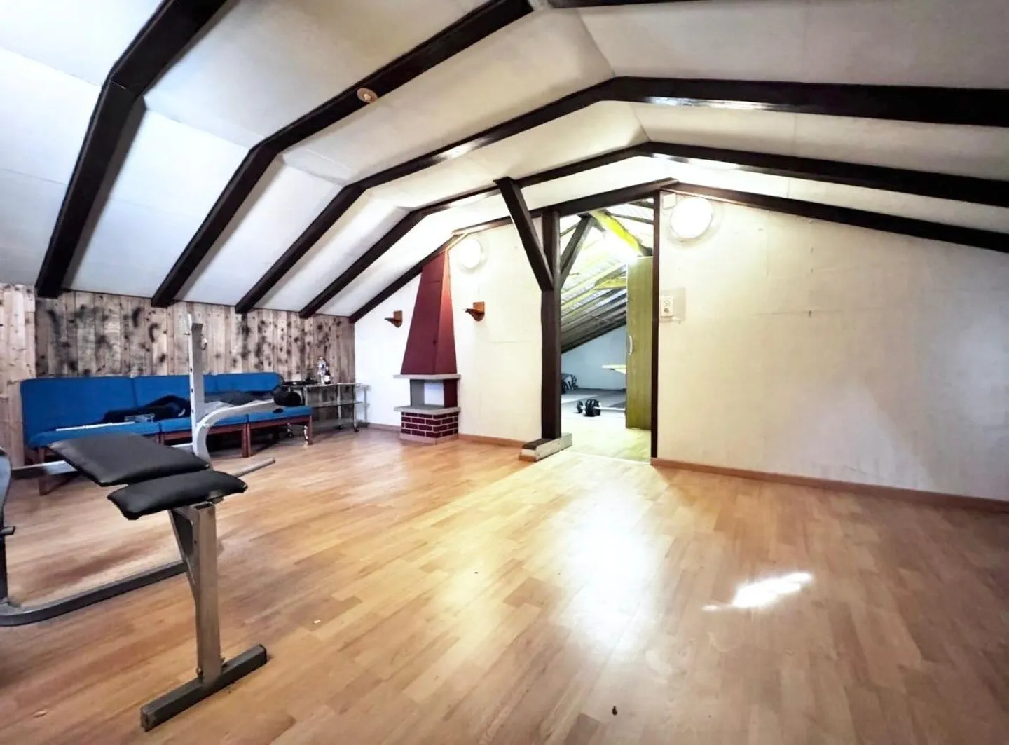 Maison individuelle de 4,5 pièces avec terrain de 580 m², garage et beaucoup de potentiel - Photo 16 sur 24