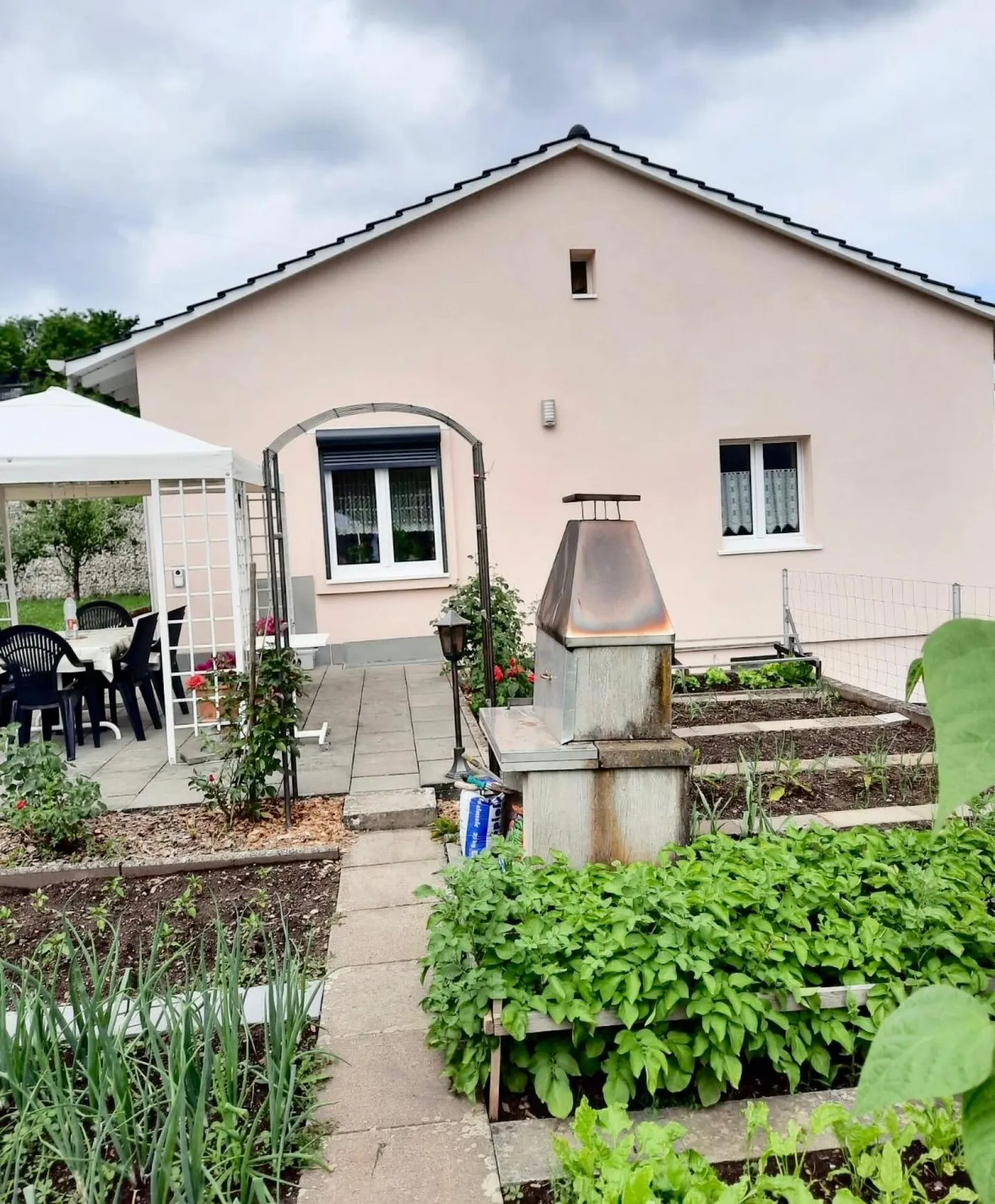 Maison individuelle de 4,5 pièces avec terrain de 580 m², garage et beaucoup de potentiel - Photo 21 sur 24