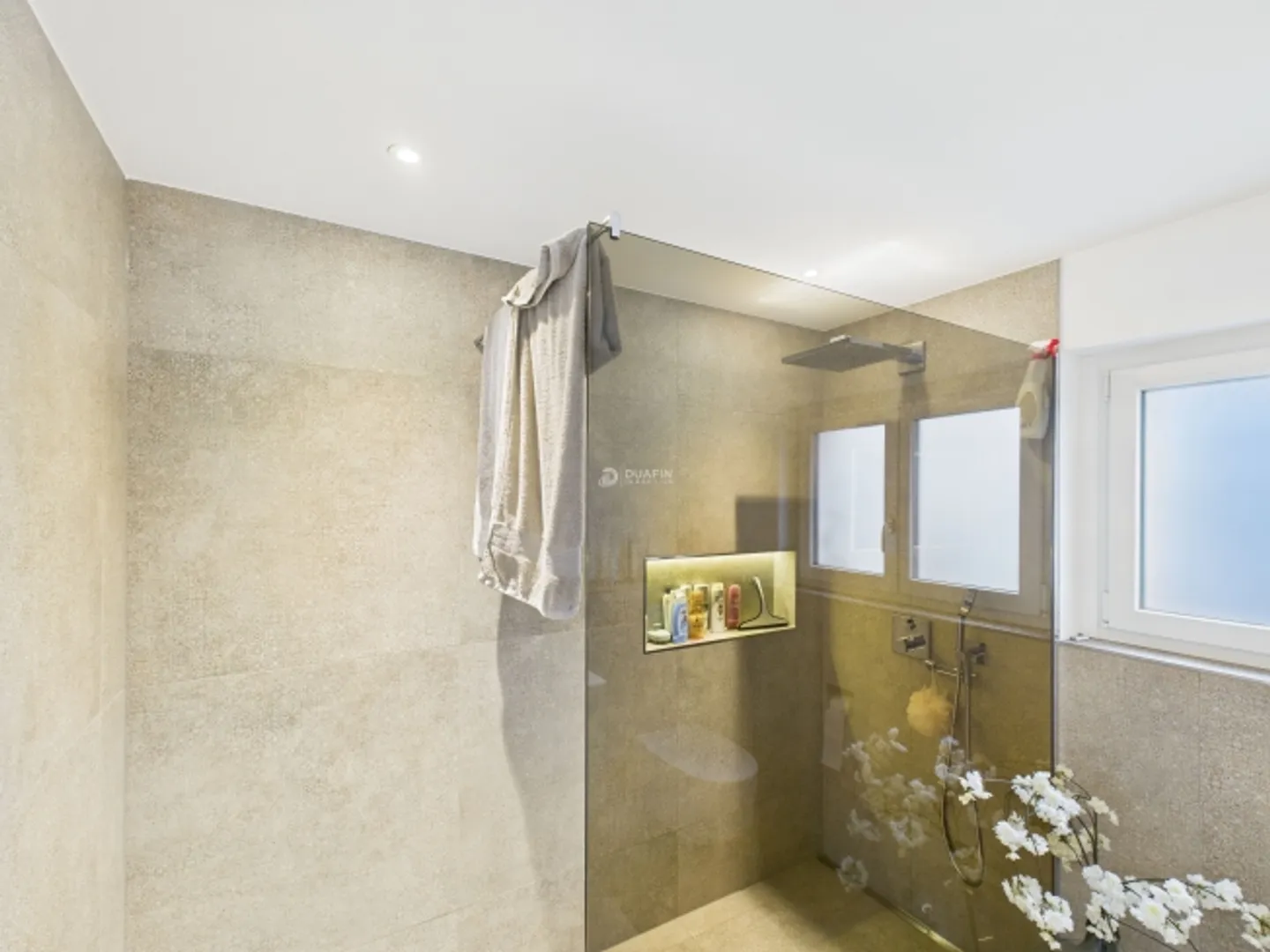 «Saniertes 5.5-Zimmer-Einfamilienhaus mit Weitsicht in Safenwil» - Foto 8 von 13