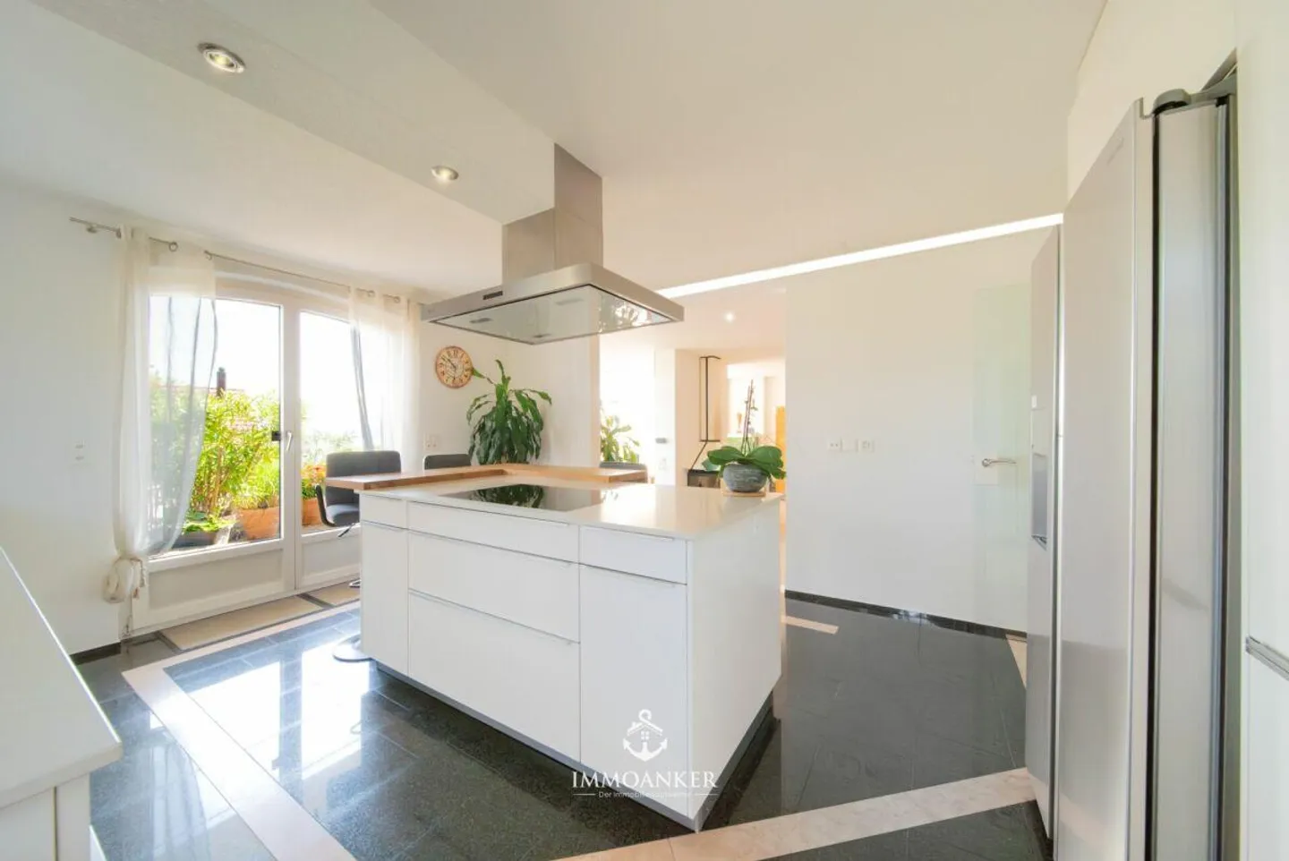 Your personal refuge: The exclusive 9.5-room home with lake view and pool in Richterswil - Photo 7 of 14