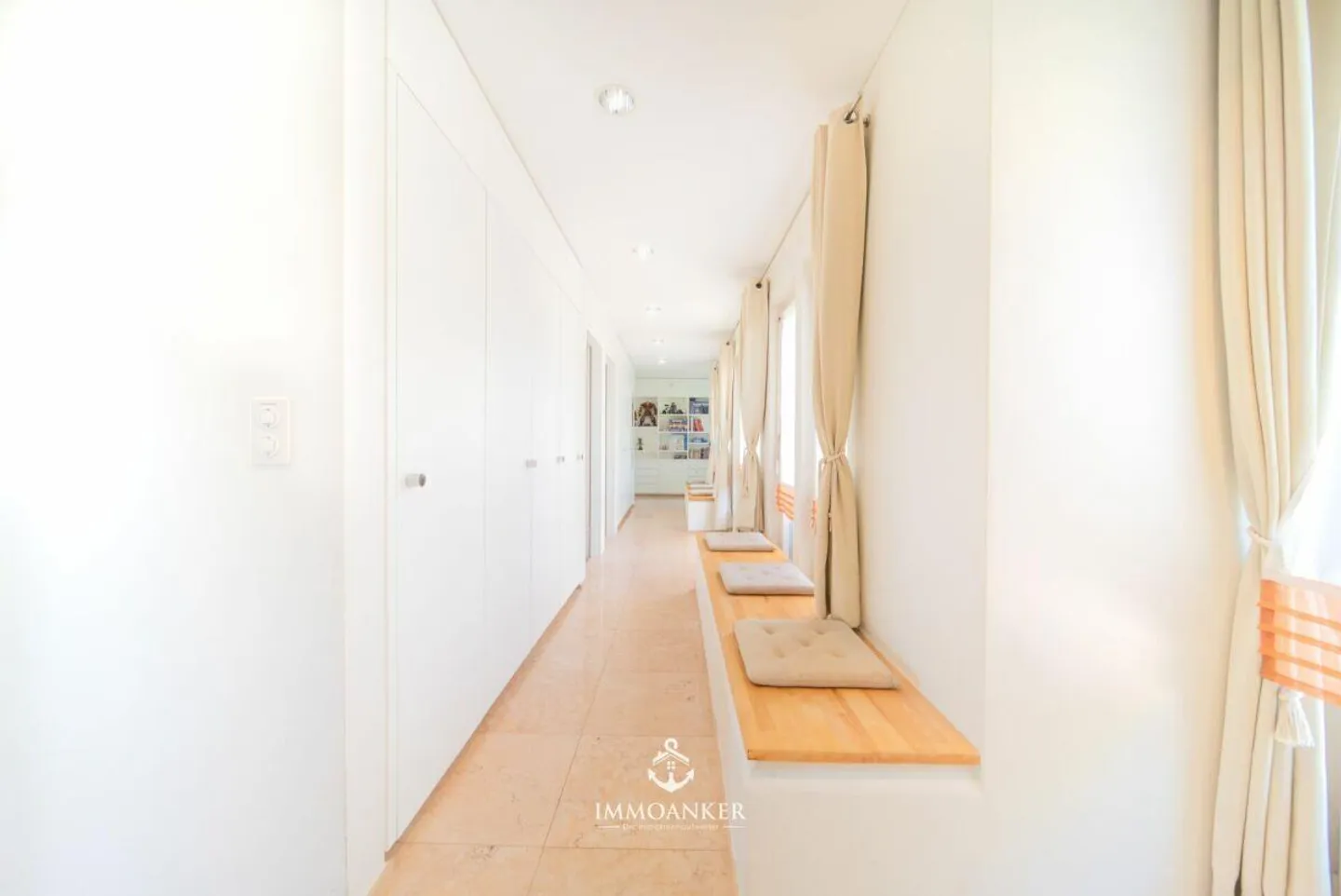 Your personal refuge: The exclusive 9.5-room home with lake view and pool in Richterswil - Photo 9 of 14