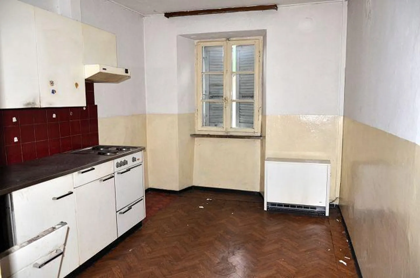 «Grande casa ticinese da ristrutturare si 3 piani con annesso, centrale e soleggiata» - Foto 9 di 38