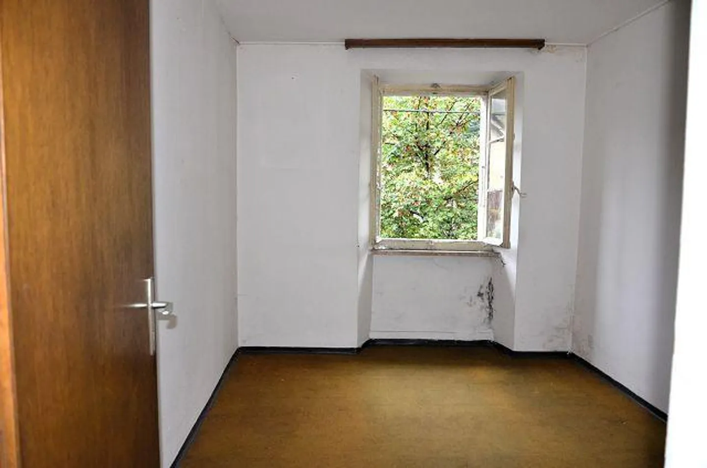 «Grande casa ticinese da ristrutturare si 3 piani con annesso, centrale e soleggiata» - Foto 12 di 38