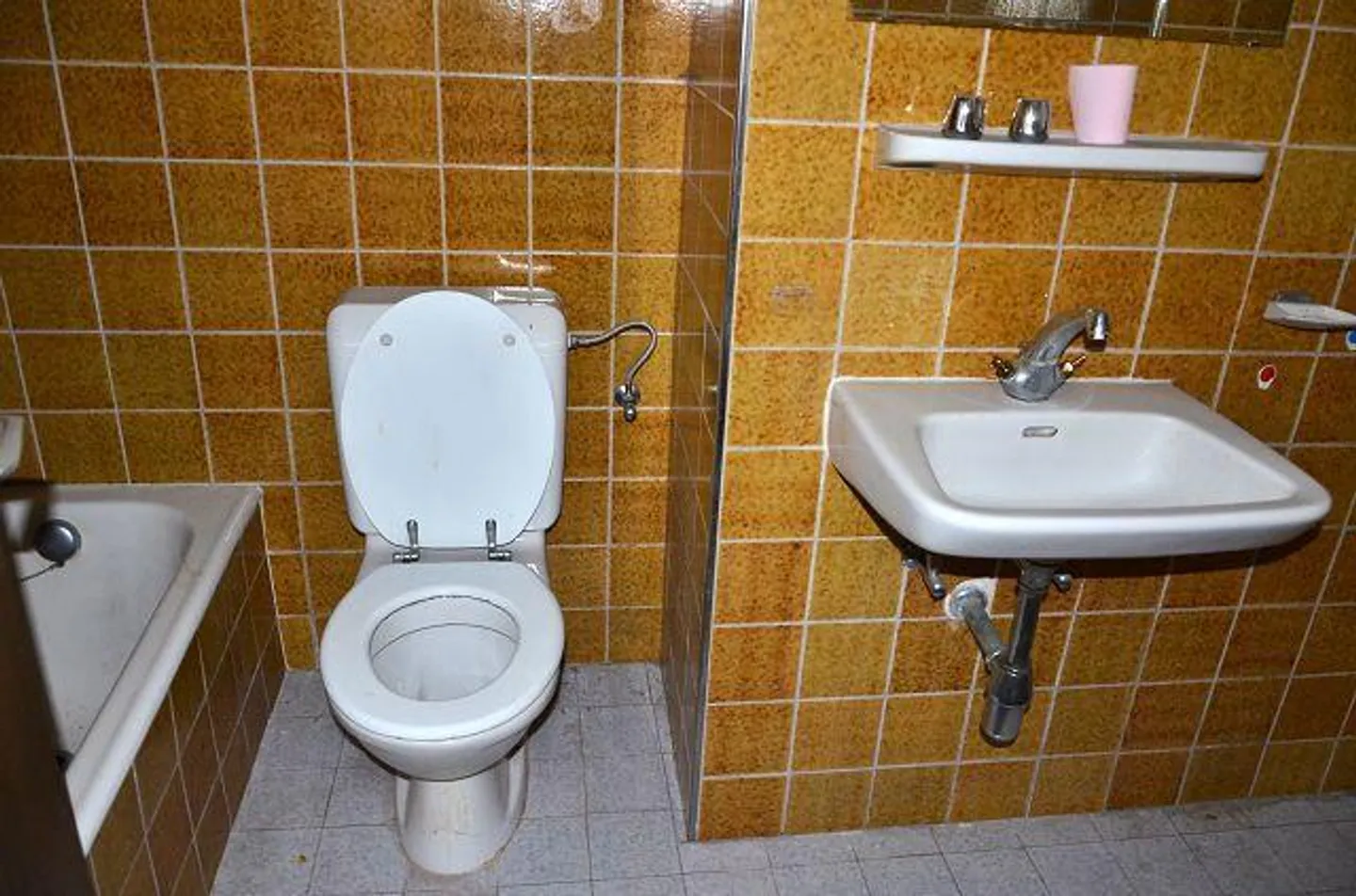 «Grande casa ticinese da ristrutturare si 3 piani con annesso, centrale e soleggiata» - Foto 14 di 38
