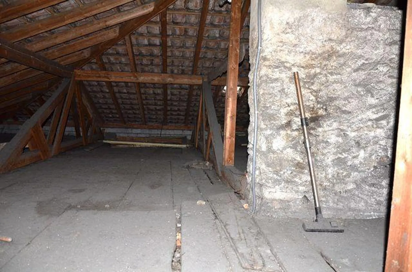 «Grande casa ticinese da ristrutturare si 3 piani con annesso, centrale e soleggiata» - Foto 19 di 38