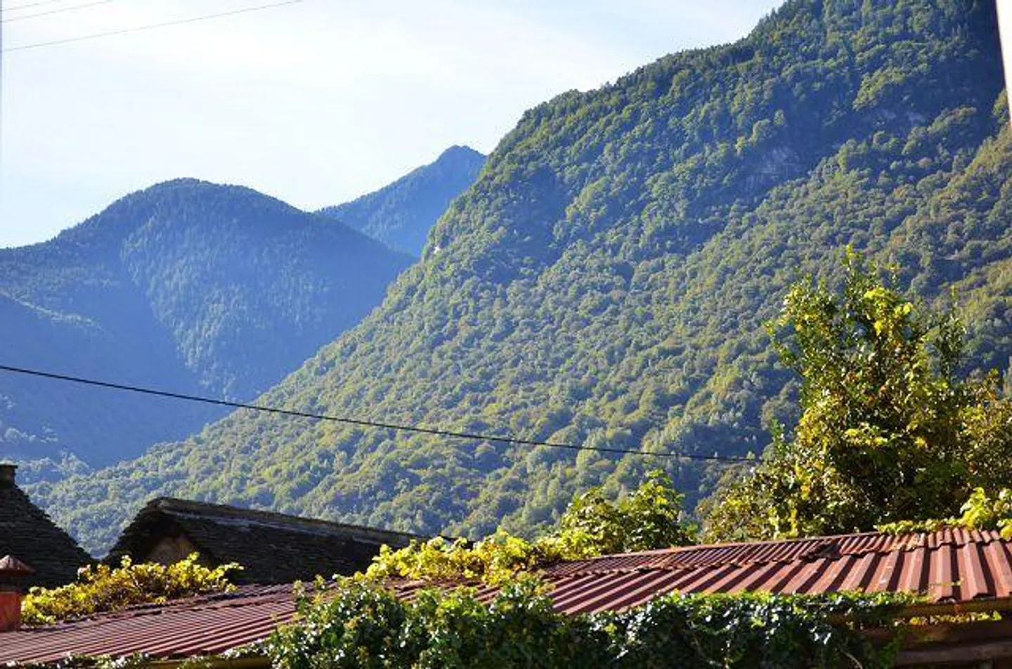 «Grande casa ticinese da ristrutturare si 3 piani con annesso, centrale e soleggiata» - Foto 20 di 38