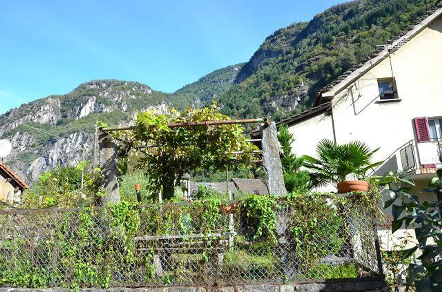«Grande casa ticinese da ristrutturare si 3 piani con annesso, centrale e soleggiata» - Foto 21 di 38