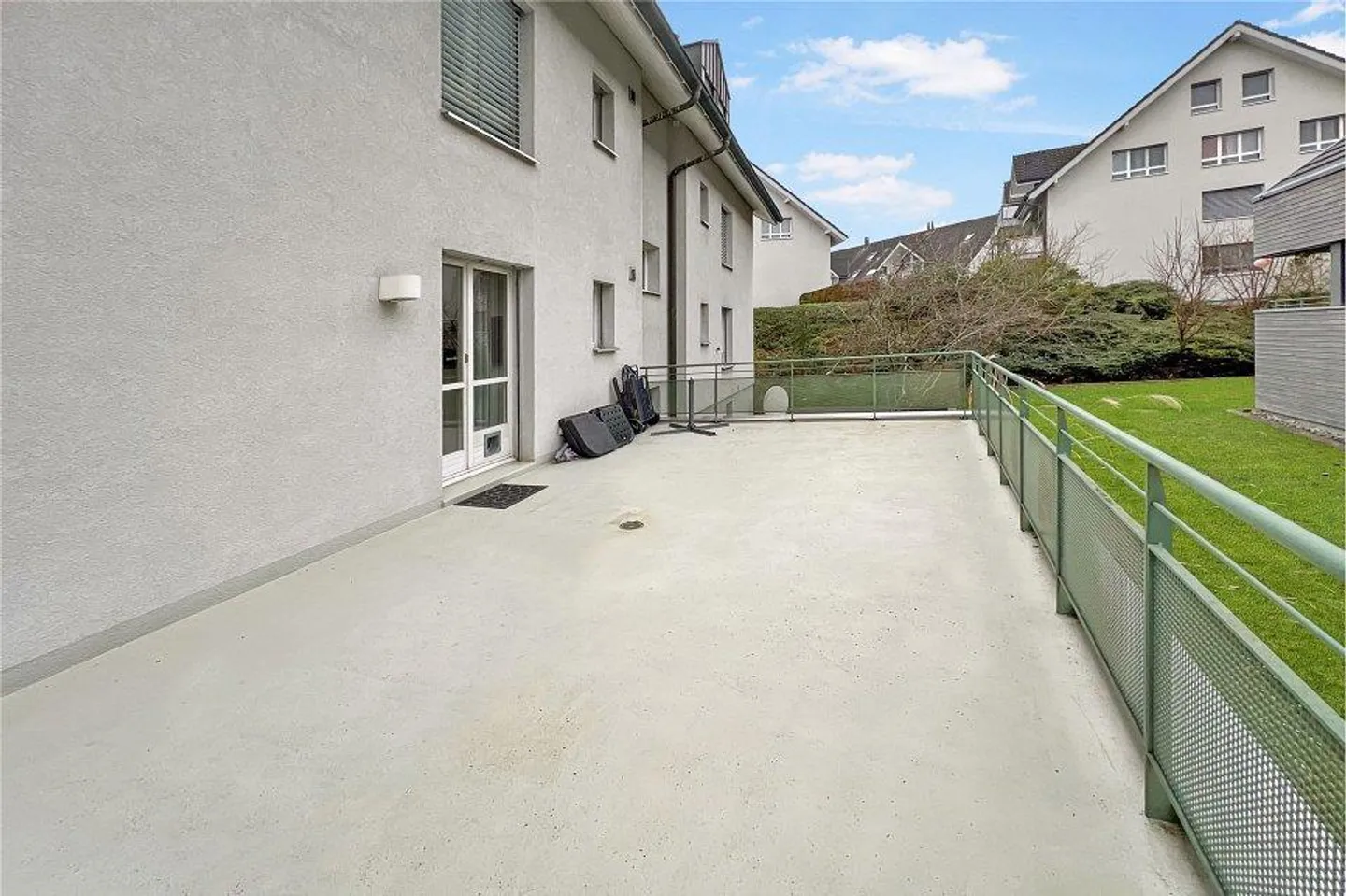 Appartement élégant de 3 ½ pièces avec terrasse et balcon au centre de... - Photo 3 sur 4