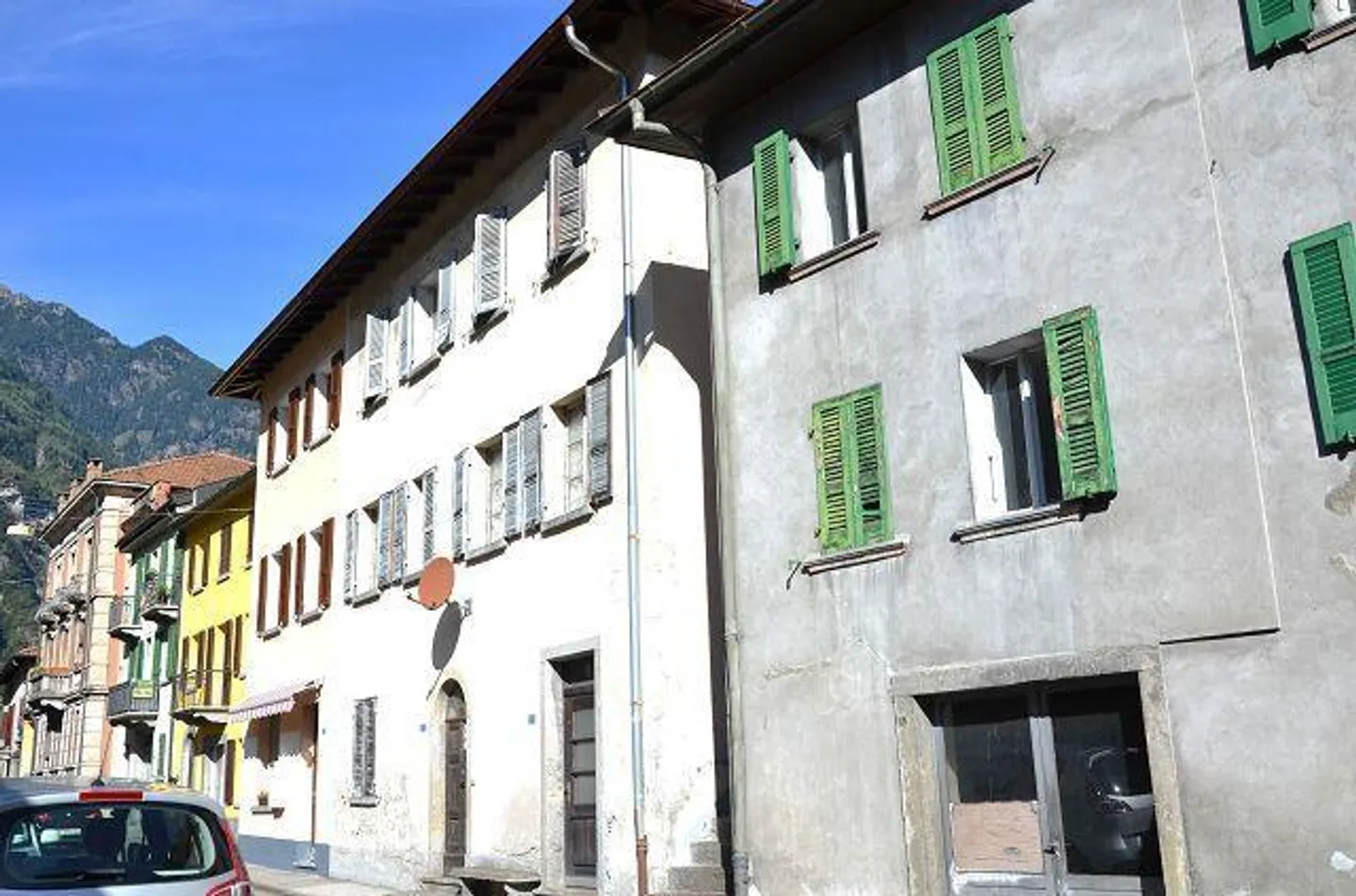 «Grande casa ticinese da ristrutturare si 3 piani con annesso, centrale e soleggiata» - Foto 27 di 38