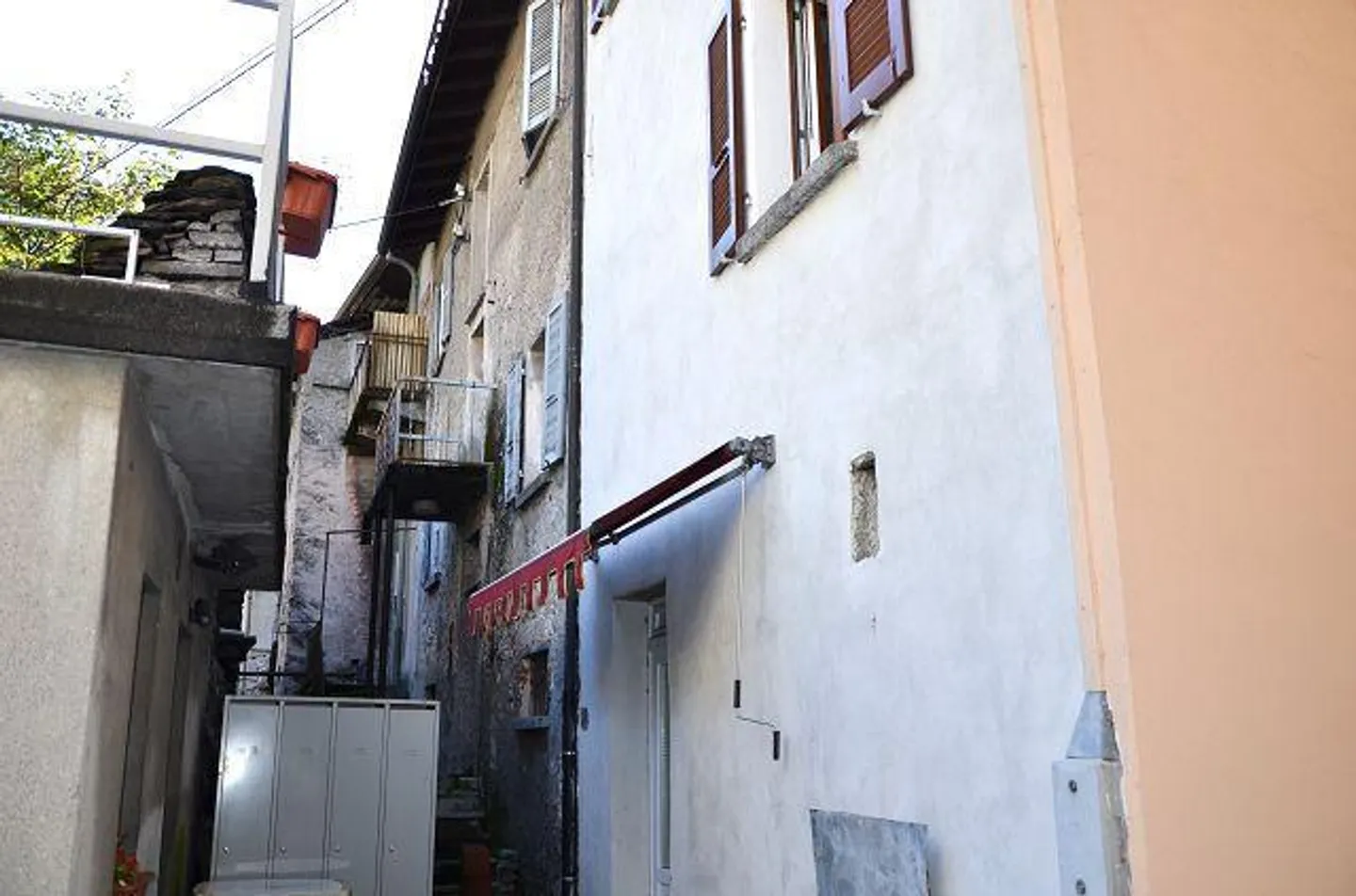 «Grande casa ticinese da ristrutturare si 3 piani con annesso, centrale e soleggiata» - Foto 29 di 38