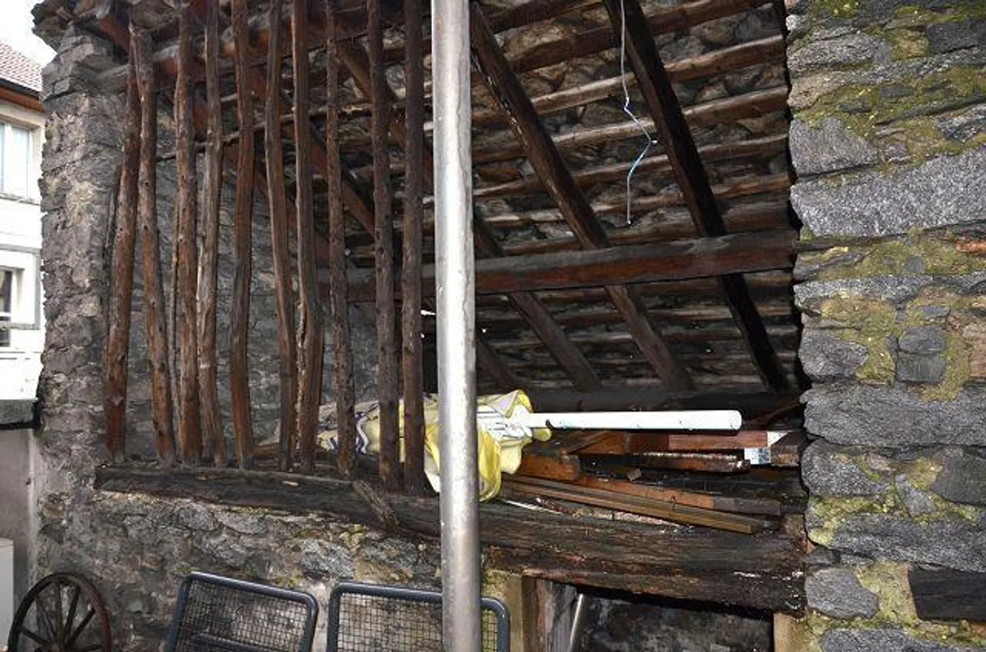 «Grande casa ticinese da ristrutturare si 3 piani con annesso, centrale e soleggiata» - Foto 32 di 38