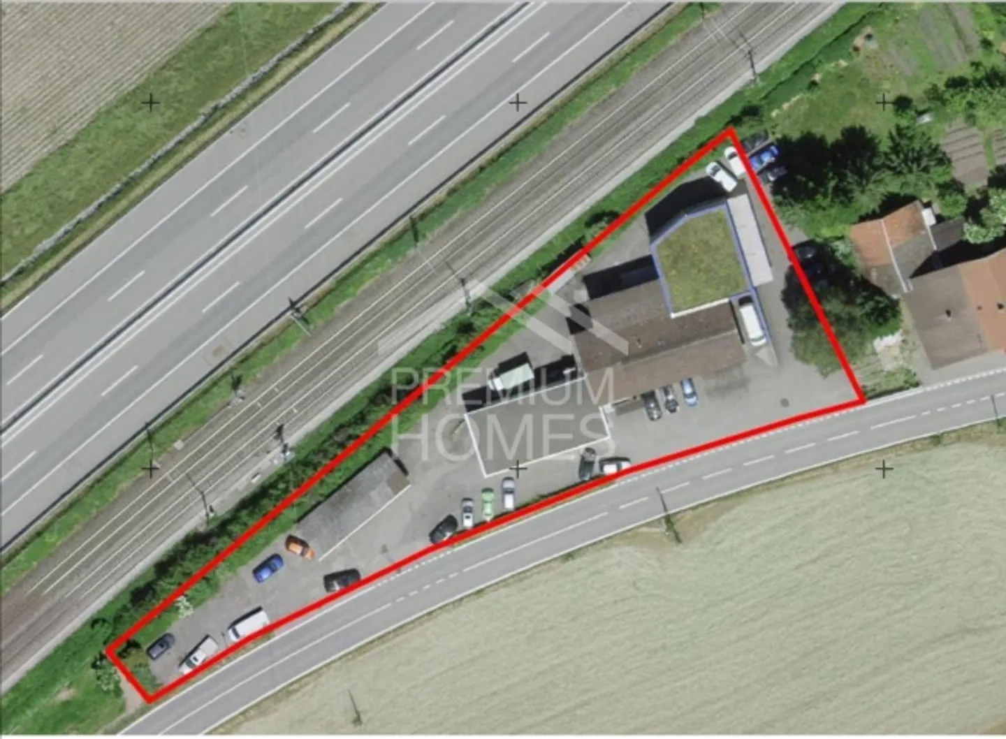 Emplacement idéal pour votre entreprise - propriété commerciale polyvalente - Photo 3 sur 4