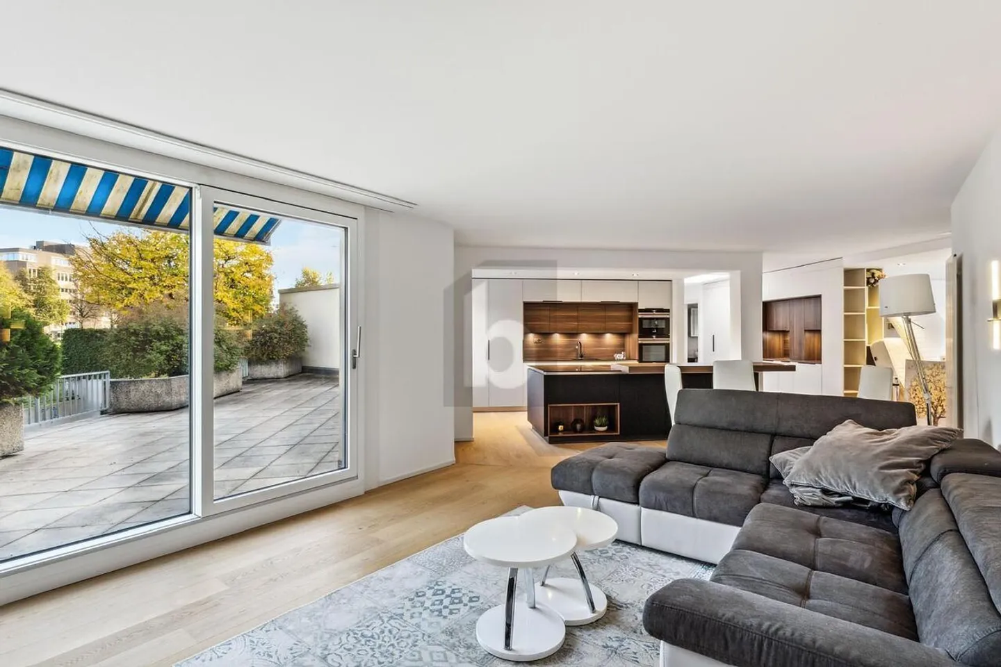 MODERN UND STILVOLL MIT SONNIGER TERRASSE - Foto 2 von 6