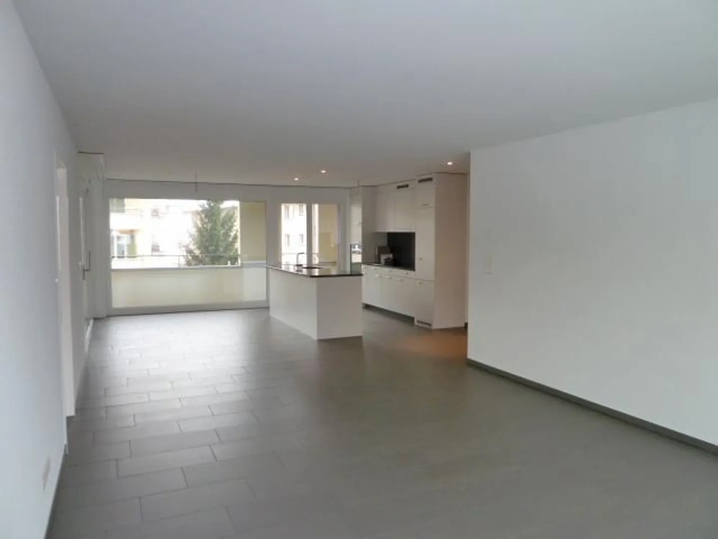 Modernes Apartment mit grosser Loggia - Foto 3 von 10
