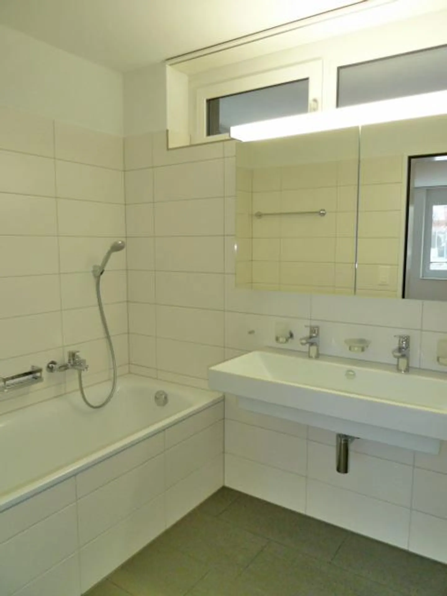 Modernes Apartment mit grosser Loggia - Foto 7 von 10