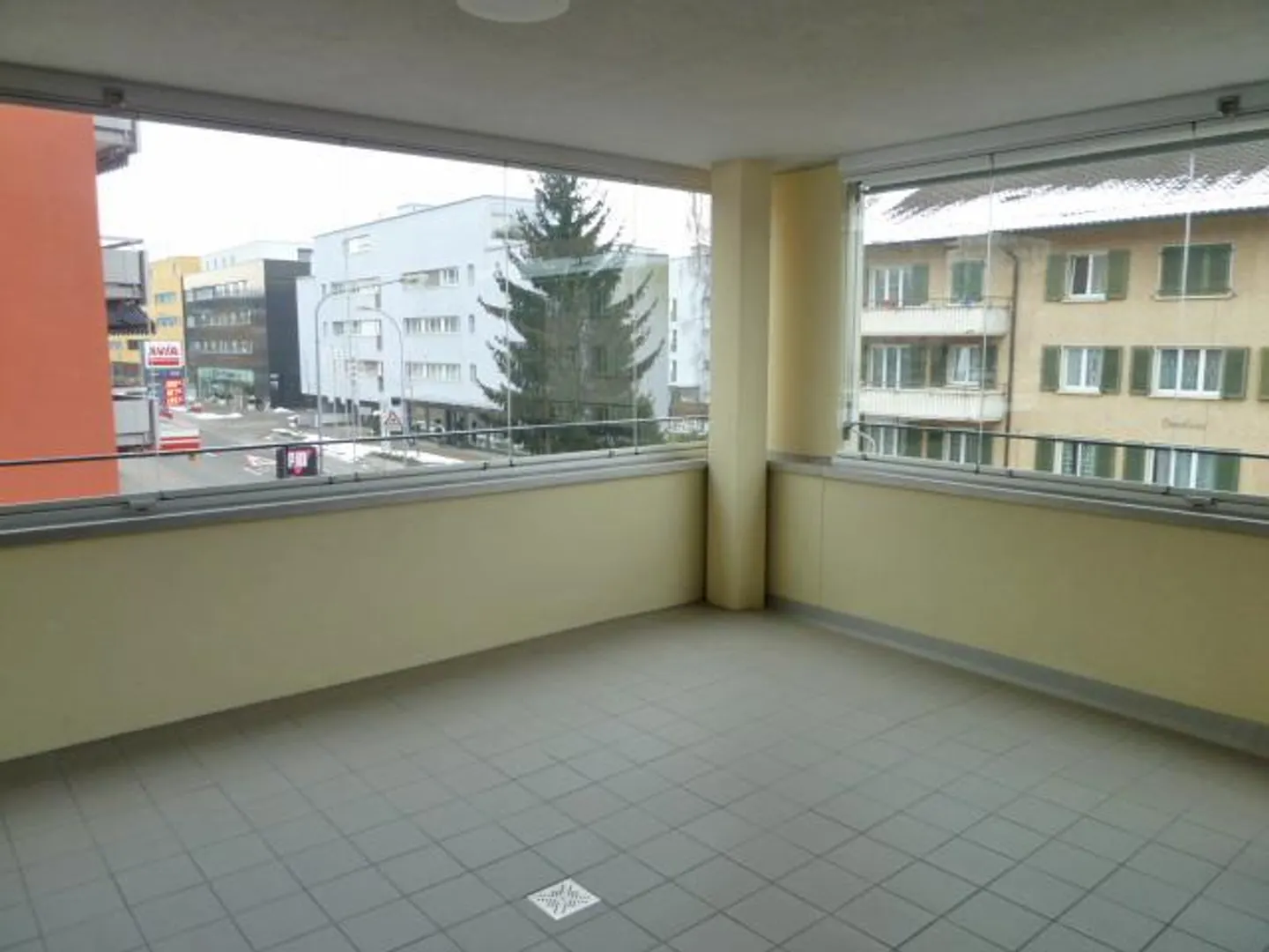 Modernes Apartment mit grosser Loggia - Foto 9 von 10