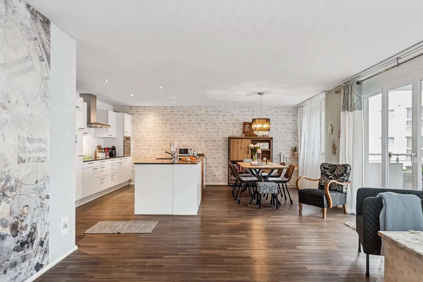 GRAND ET MODERNE APPARTEMENT DE 4.5 PIÈCES À AADORF - Photo 1 sur 5